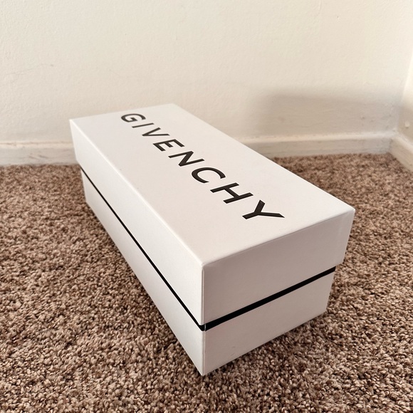 Empty Givenchy shoe box - Picture 4 of 5
